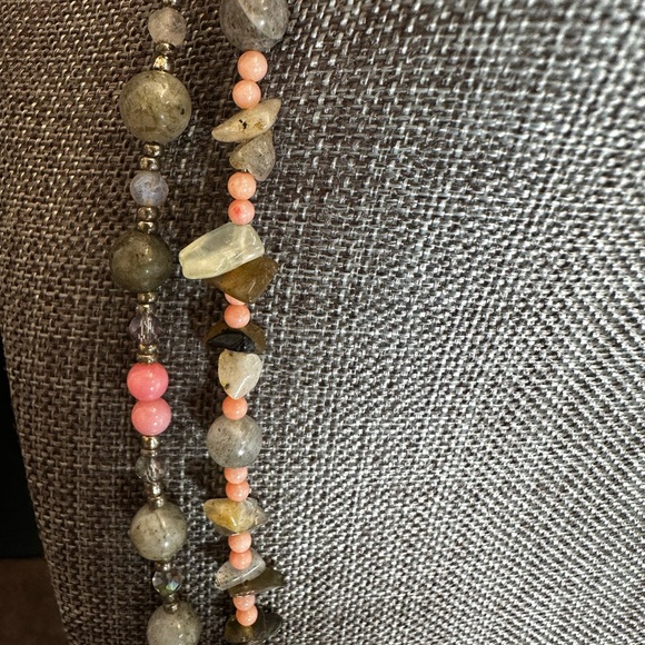 Elegant Multi-Color Beaded Necklace - Picture 5 of 7